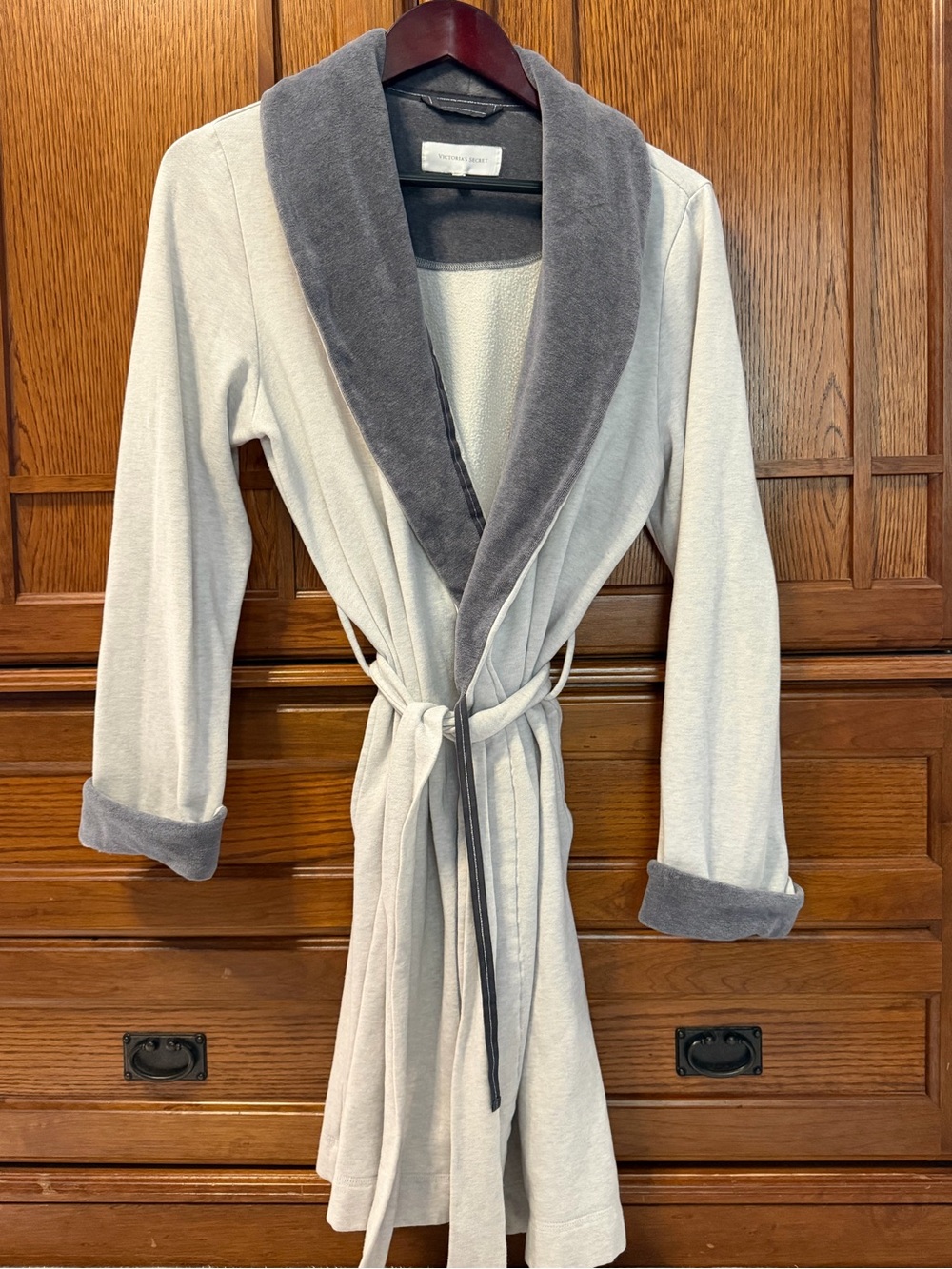 Victoria's Secret Short Cozy Plush Robe Shawl Collar Silver Pearl 263555 Classic